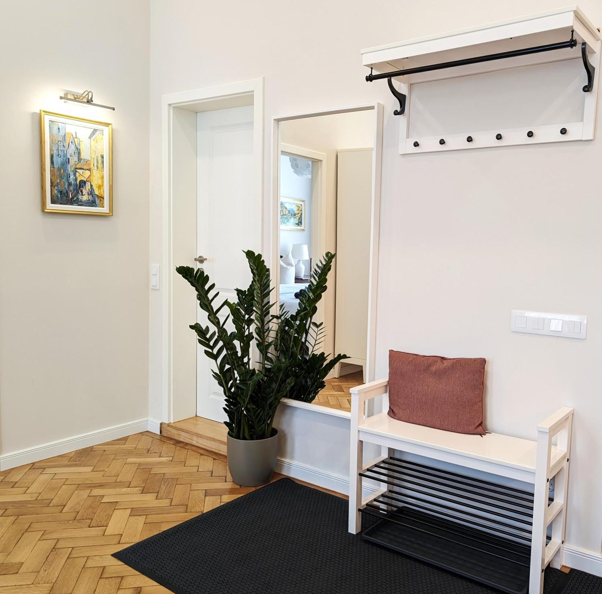 Apartment In Historic Center, Quiet Area, Ac Сибиу Номер фото