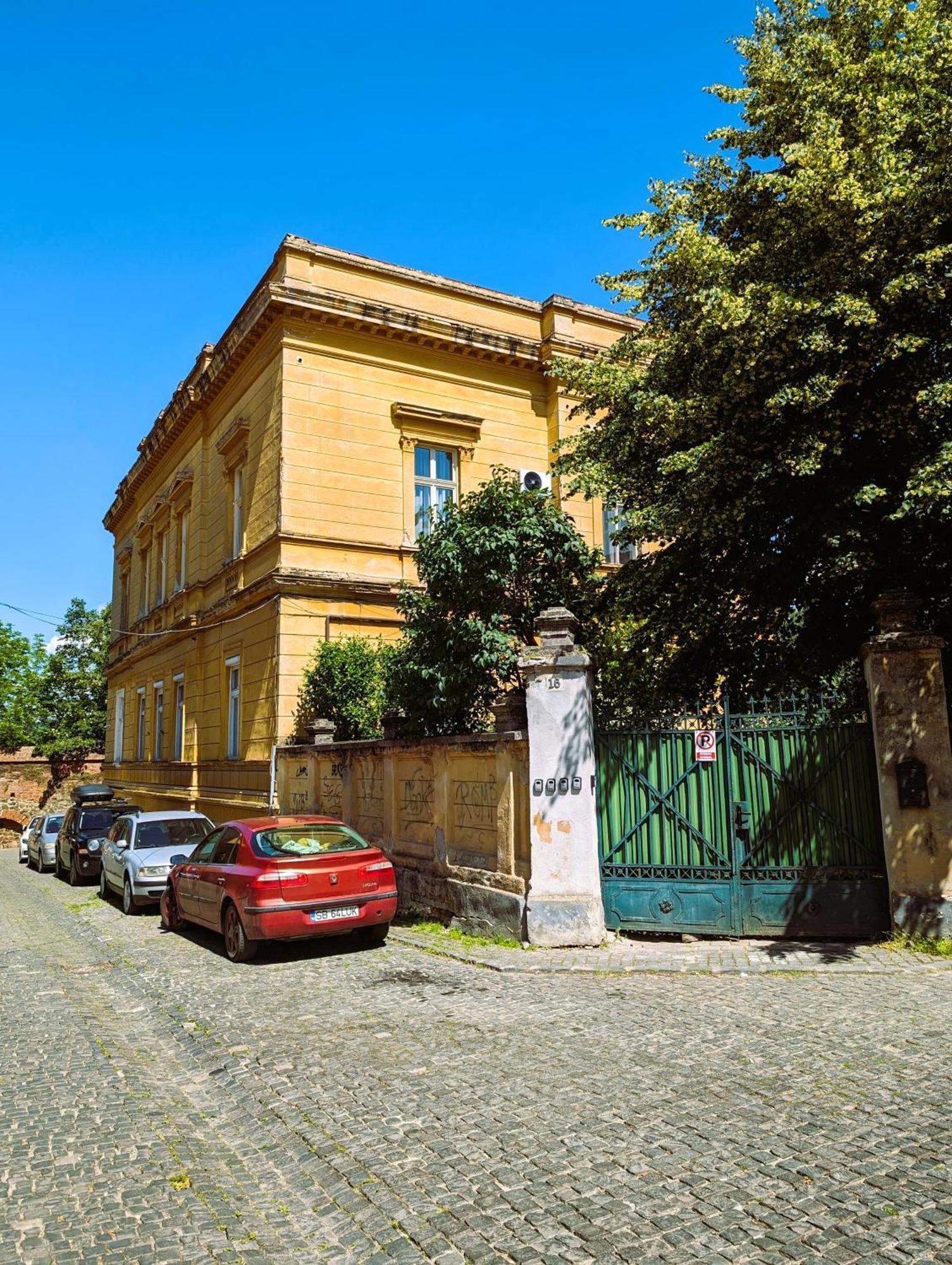 Apartment In Historic Center, Quiet Area, Ac Сибиу Экстерьер фото